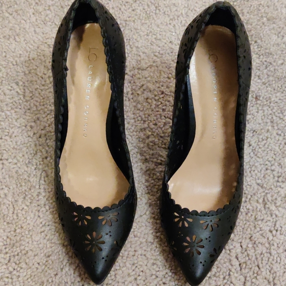 Black Lauren Conrad Flower Cut High Heels NWT 6.5 - Picture 2 of 3